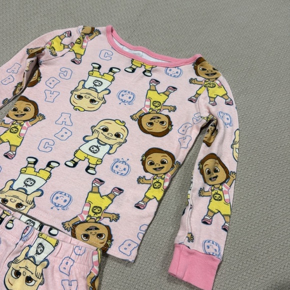 CoComelon Pajama Set - Picture 4 of 12